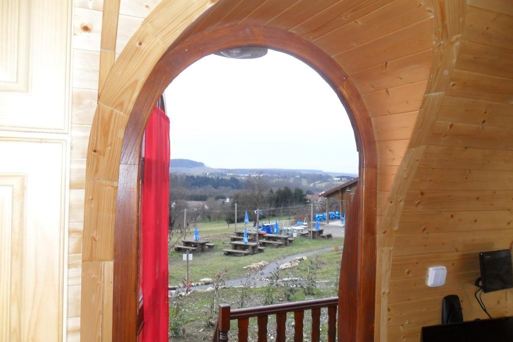 Le Chalet Du Chemin Et Sa Roulotte Berviller-en-Moselle Eksteriør bilde