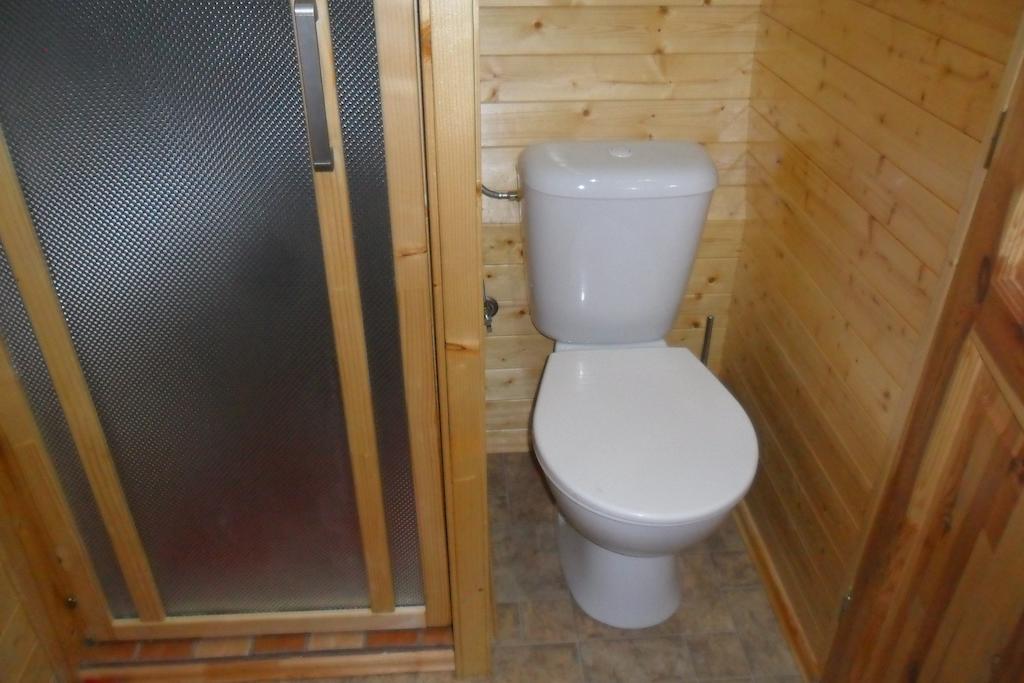 Le Chalet Du Chemin Et Sa Roulotte Berviller-en-Moselle Eksteriør bilde