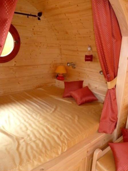 Le Chalet Du Chemin Et Sa Roulotte Berviller-en-Moselle Rom bilde