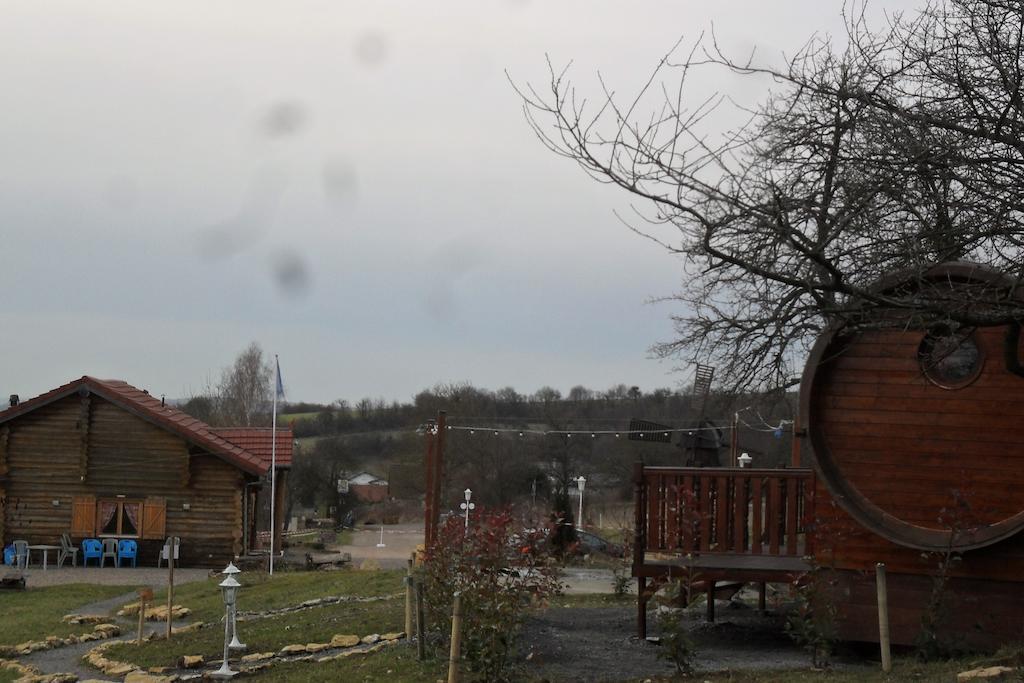 Le Chalet Du Chemin Et Sa Roulotte Berviller-en-Moselle Eksteriør bilde