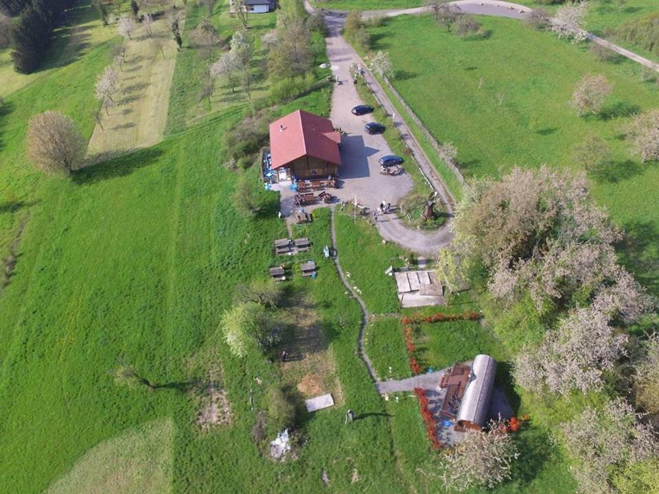 Le Chalet Du Chemin Et Sa Roulotte Berviller-en-Moselle Eksteriør bilde